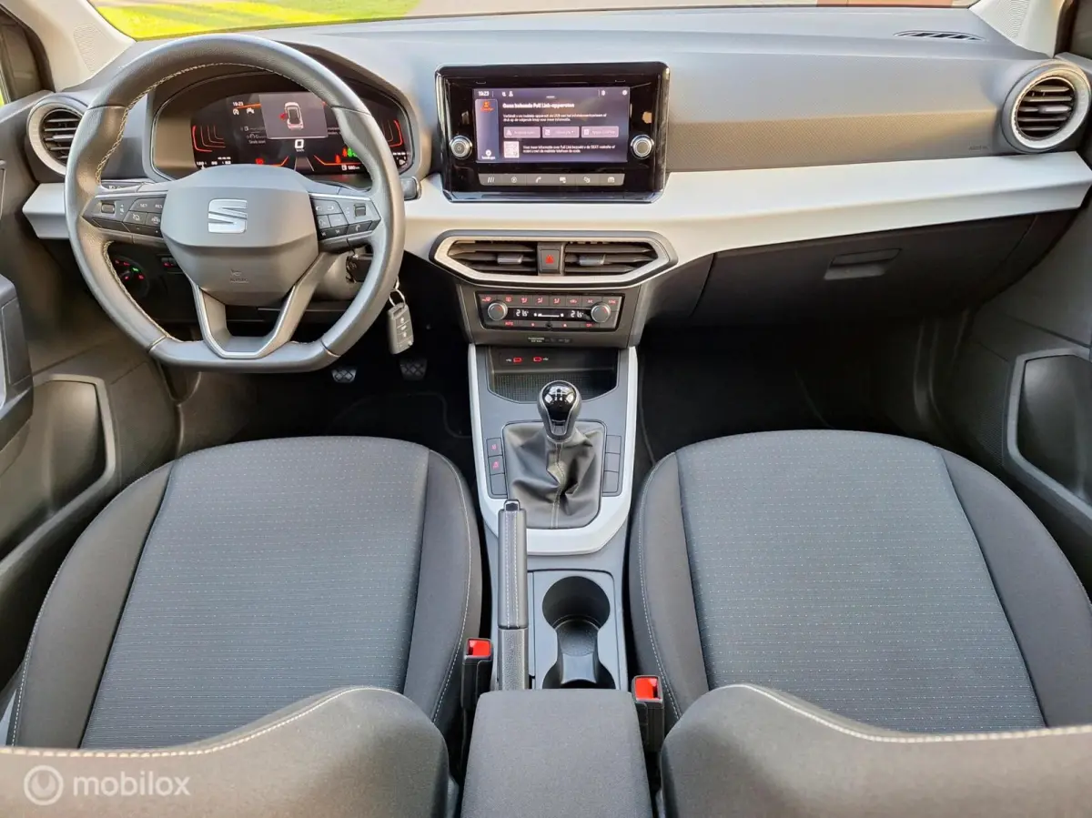 1.0 TSI Style 1e Eig. BTW-Auto ! Apple-Carplay-Navigatie, LM-Velgen 17" Cruise-Control, Led, Climate-Control, PDC.