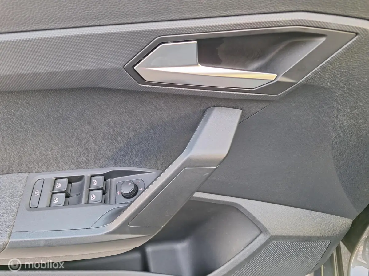 1.0 TSI Style 1e Eig. BTW-Auto ! Apple-Carplay-Navigatie, LM-Velgen 17" Cruise-Control, Led, Climate-Control, PDC.