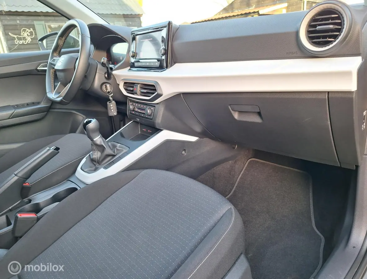 1.0 TSI Style 1e Eig. BTW-Auto ! Apple-Carplay-Navigatie, LM-Velgen 17" Cruise-Control, Led, Climate-Control, PDC.