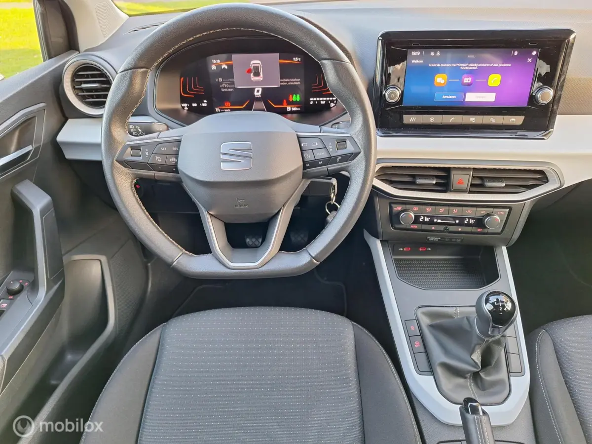 1.0 TSI Style 1e Eig. BTW-Auto ! Apple-Carplay-Navigatie, LM-Velgen 17" Cruise-Control, Led, Climate-Control, PDC.