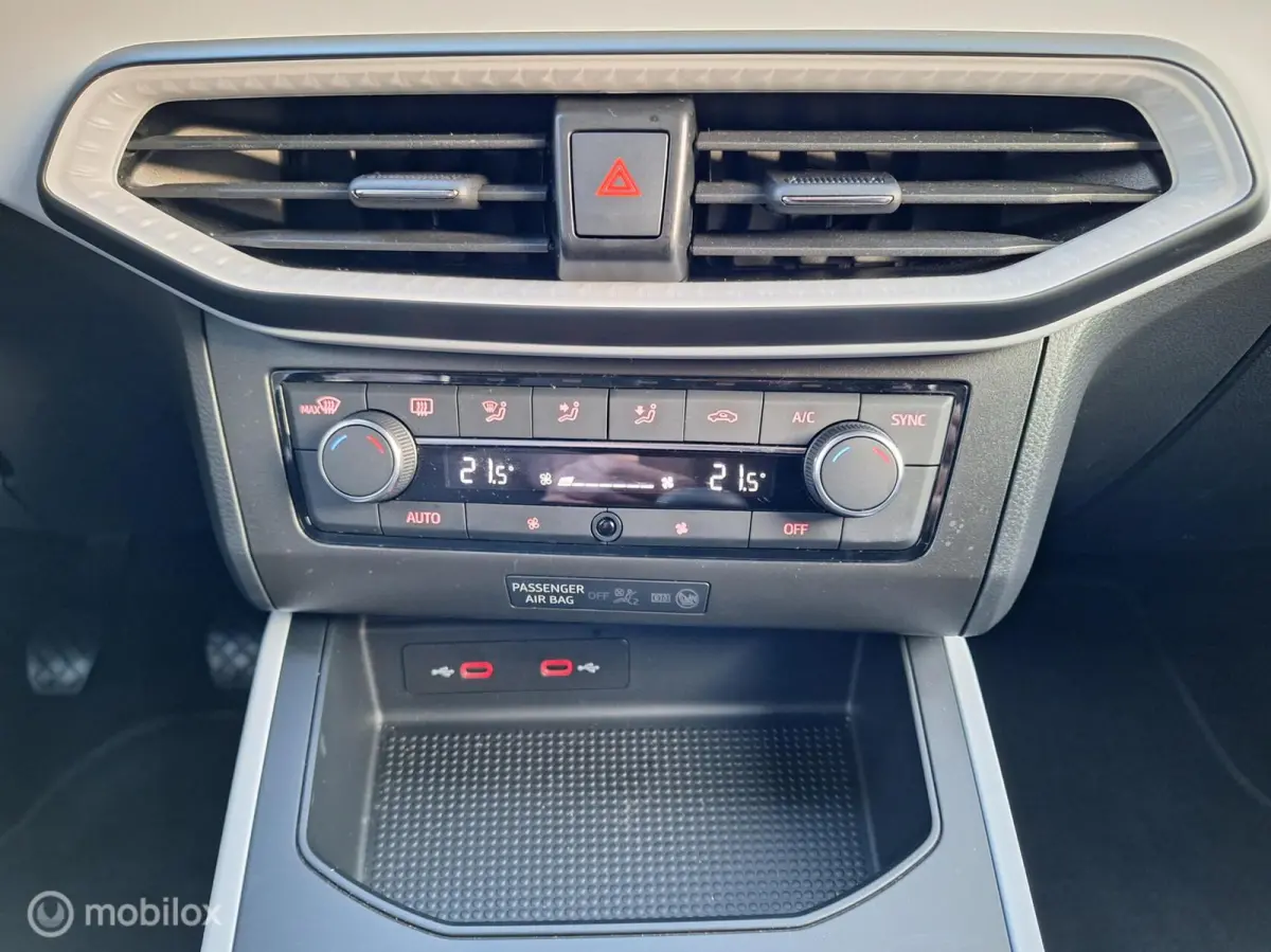 1.0 TSI Style 1e Eig. BTW-Auto ! Apple-Carplay-Navigatie, LM-Velgen 17" Cruise-Control, Led, Climate-Control, PDC.