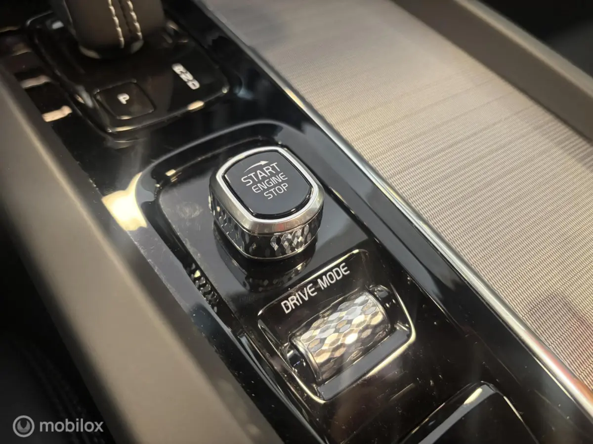 2.0 T8 Plug-in hybrid AWD R-Design , B&W , Pano