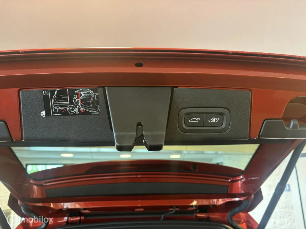 2.0 T8 Plug-in hybrid AWD R-Design , B&W , Pano