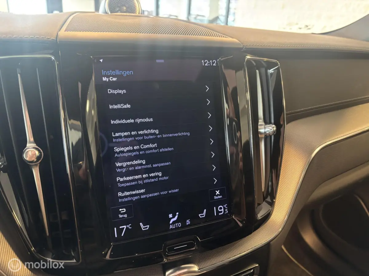 2.0 T8 Plug-in hybrid AWD R-Design , B&W , Pano