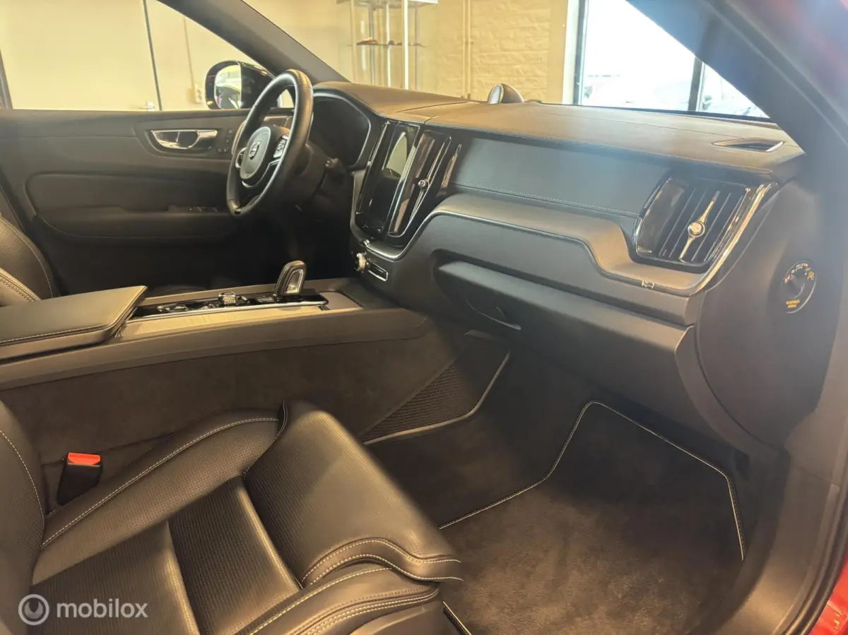 2.0 T8 Plug-in hybrid AWD R-Design , B&W , Pano