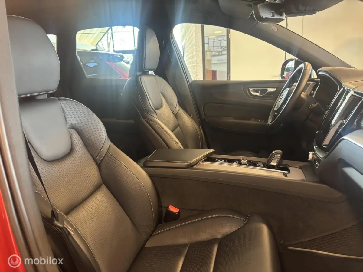2.0 T8 Plug-in hybrid AWD R-Design , B&W , Pano