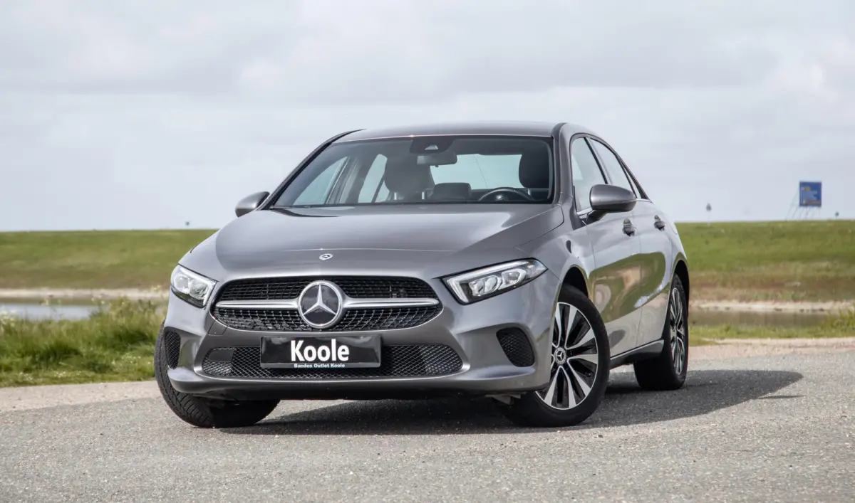250 e Business Line CARPLAY / LEER / CAMERA / CRUISE CONTROLE / DEALER ONDERHOUDEN
