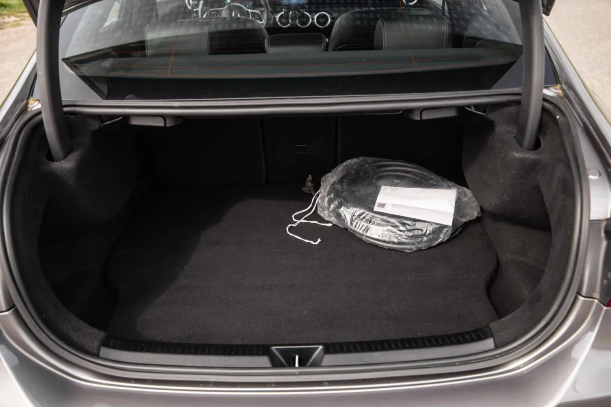 250 e Business Line CARPLAY / LEER / CAMERA / CRUISE CONTROLE / DEALER ONDERHOUDEN