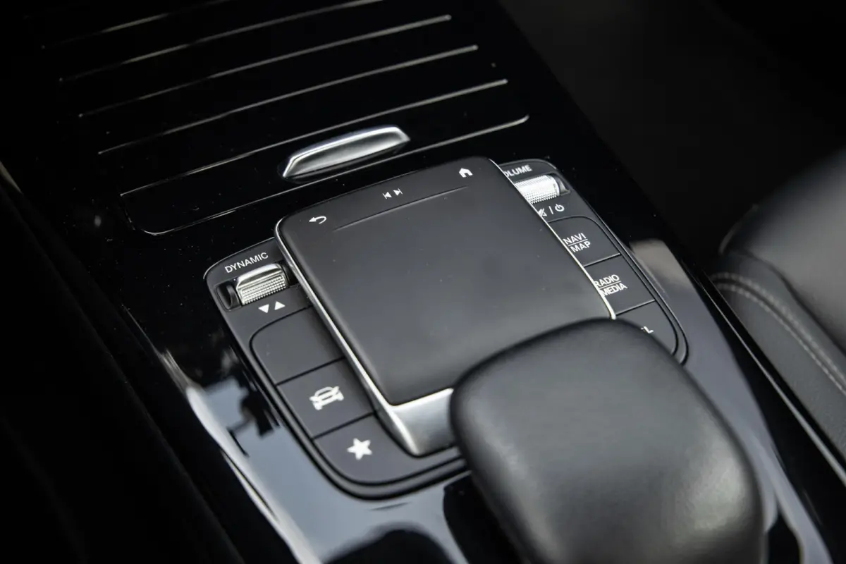 250 e Business Line CARPLAY / LEER / CAMERA / CRUISE CONTROLE / DEALER ONDERHOUDEN