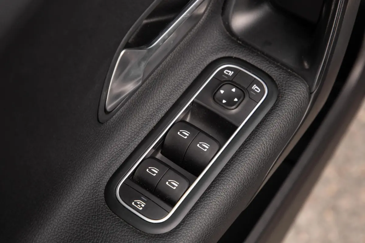 250 e Business Line CARPLAY / LEER / CAMERA / CRUISE CONTROLE / DEALER ONDERHOUDEN