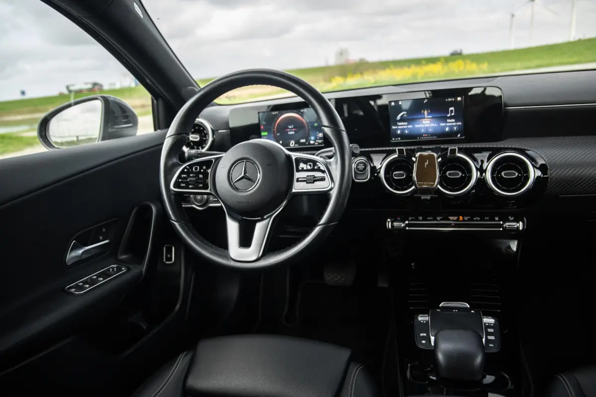 250 e Business Line CARPLAY / LEER / CAMERA / CRUISE CONTROLE / DEALER ONDERHOUDEN