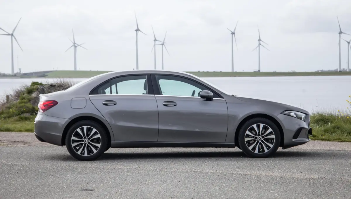 250 e Business Line CARPLAY / LEER / CAMERA / CRUISE CONTROLE / DEALER ONDERHOUDEN