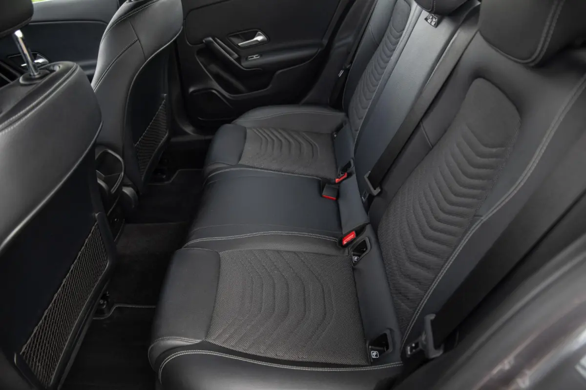 250 e Business Line CARPLAY / LEER / CAMERA / CRUISE CONTROLE / DEALER ONDERHOUDEN