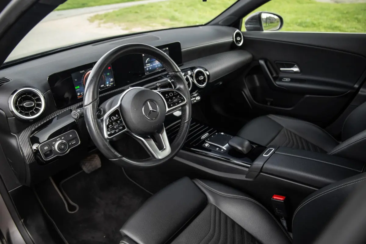 250 e Business Line CARPLAY / LEER / CAMERA / CRUISE CONTROLE / DEALER ONDERHOUDEN