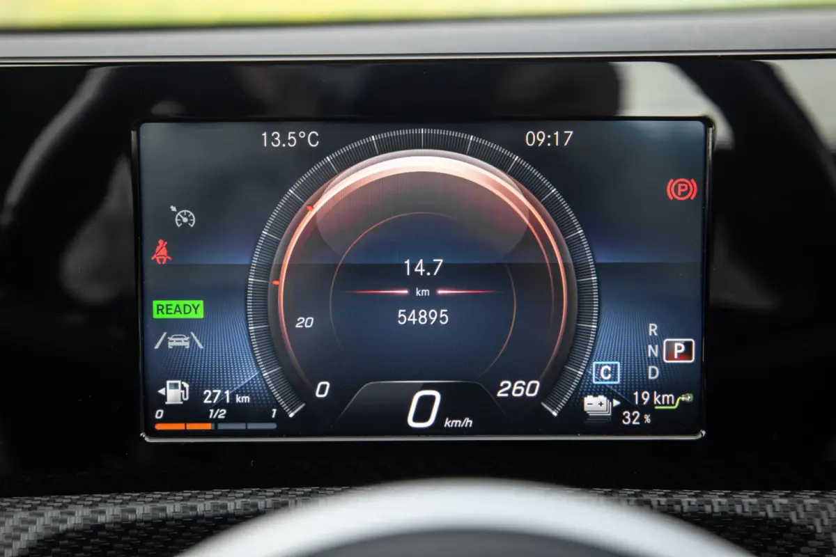 250 e Business Line CARPLAY / LEER / CAMERA / CRUISE CONTROLE / DEALER ONDERHOUDEN