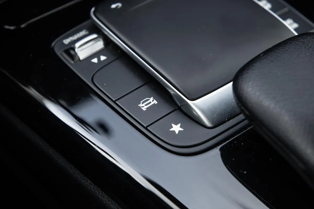 250 e Business Line CARPLAY / LEER / CAMERA / CRUISE CONTROLE / DEALER ONDERHOUDEN