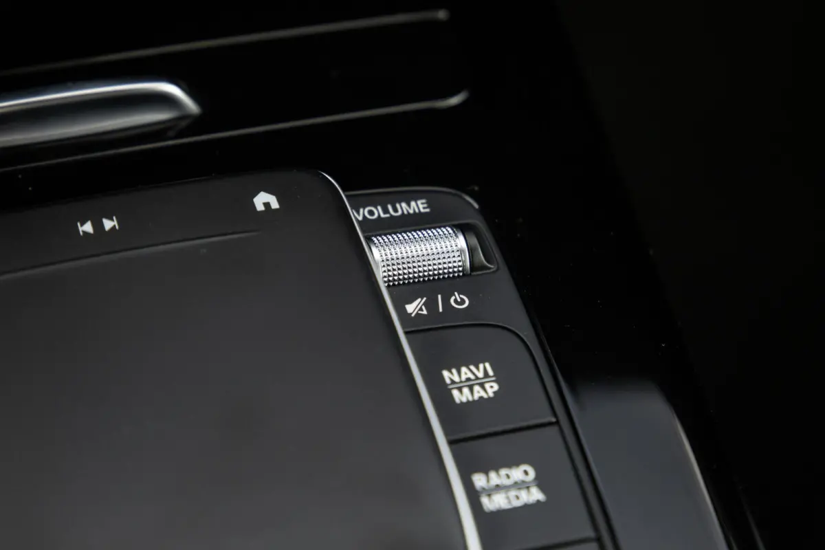 250 e Business Line CARPLAY / LEER / CAMERA / CRUISE CONTROLE / DEALER ONDERHOUDEN