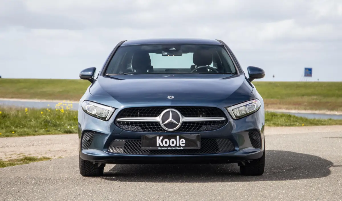 250 e Business Line CARPLAY / CAMERA / LEER / DEALER ONDERHOUDEN