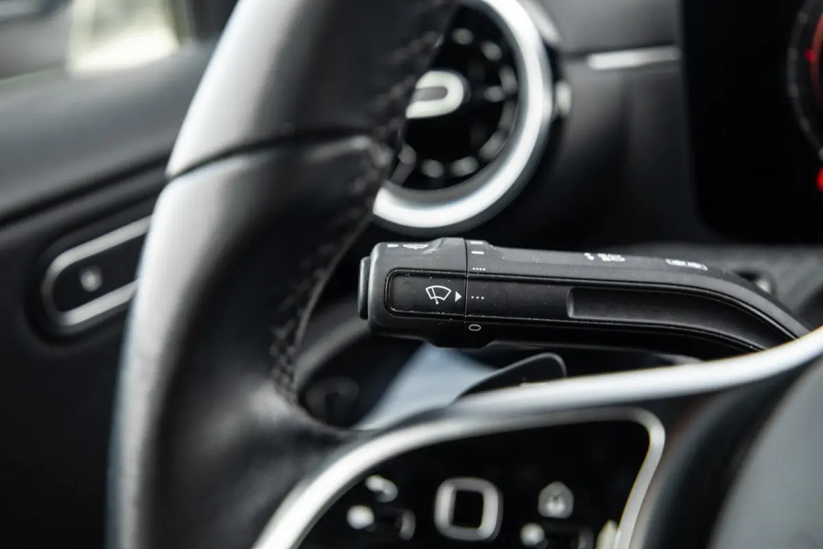 250 e Business Line CARPLAY / CAMERA / LEER / DEALER ONDERHOUDEN