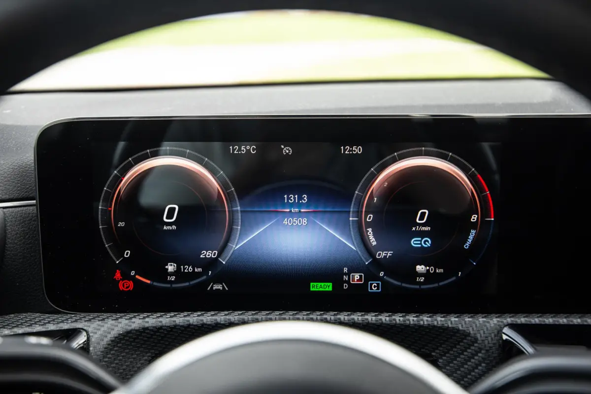 250 e Business Line CARPLAY / CAMERA / LEER / DEALER ONDERHOUDEN