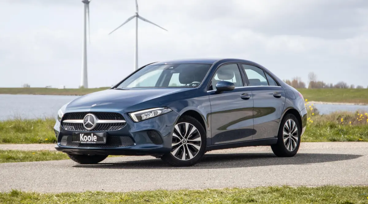 250 e Business Line CARPLAY / CAMERA / LEER / DEALER ONDERHOUDEN