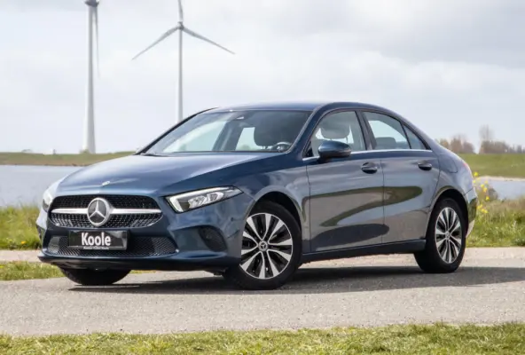 250 e Business Line CARPLAY / CAMERA / LEER / DEALER ONDERHOUDEN