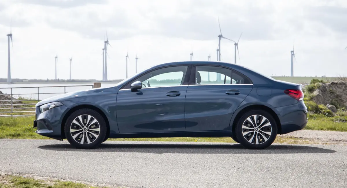250 e Business Line CARPLAY / CAMERA / LEER / DEALER ONDERHOUDEN