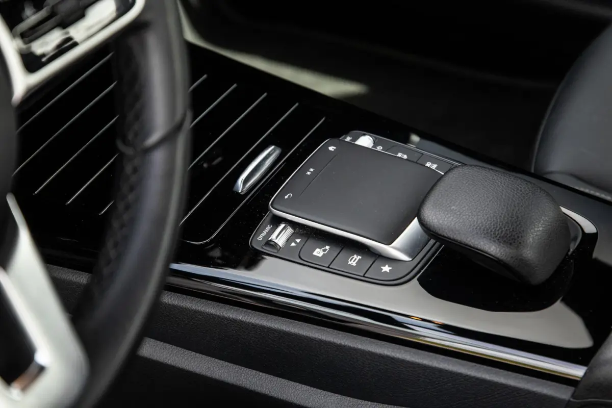250 e Business Line CARPLAY / CAMERA / LEER / DEALER ONDERHOUDEN