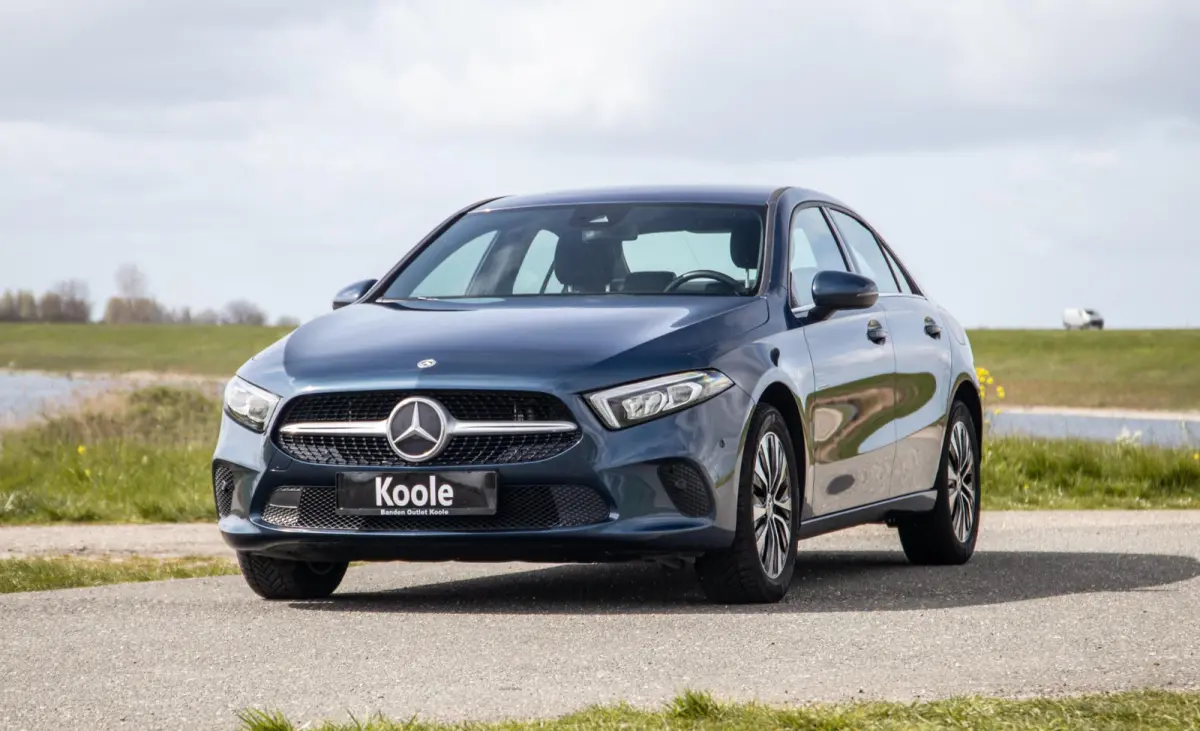250 e Business Line CARPLAY / CAMERA / LEER / DEALER ONDERHOUDEN