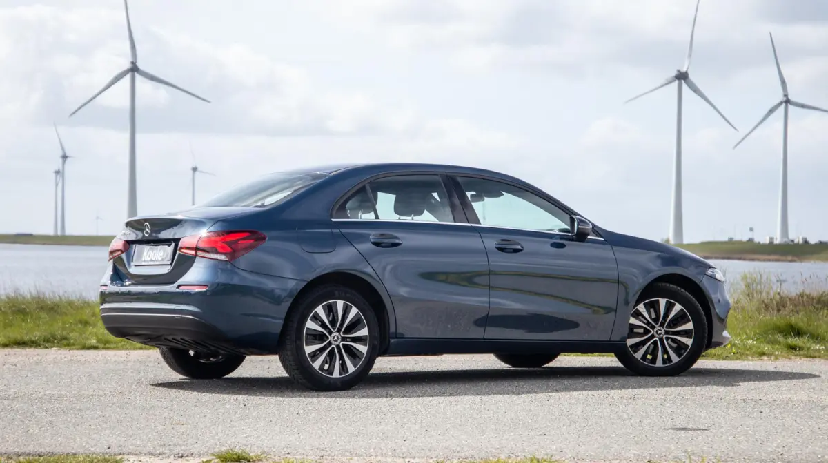 250 e Business Line CARPLAY / CAMERA / LEER / DEALER ONDERHOUDEN