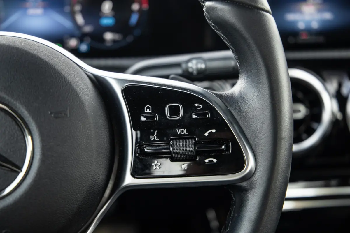 250 e Business Line CARPLAY / CAMERA / LEER / DEALER ONDERHOUDEN