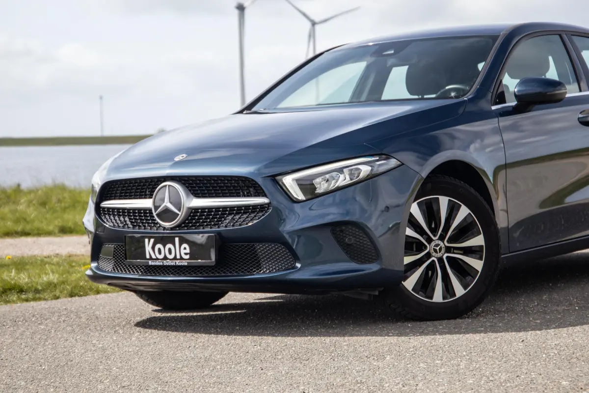250 e Business Line CARPLAY / CAMERA / LEER / DEALER ONDERHOUDEN
