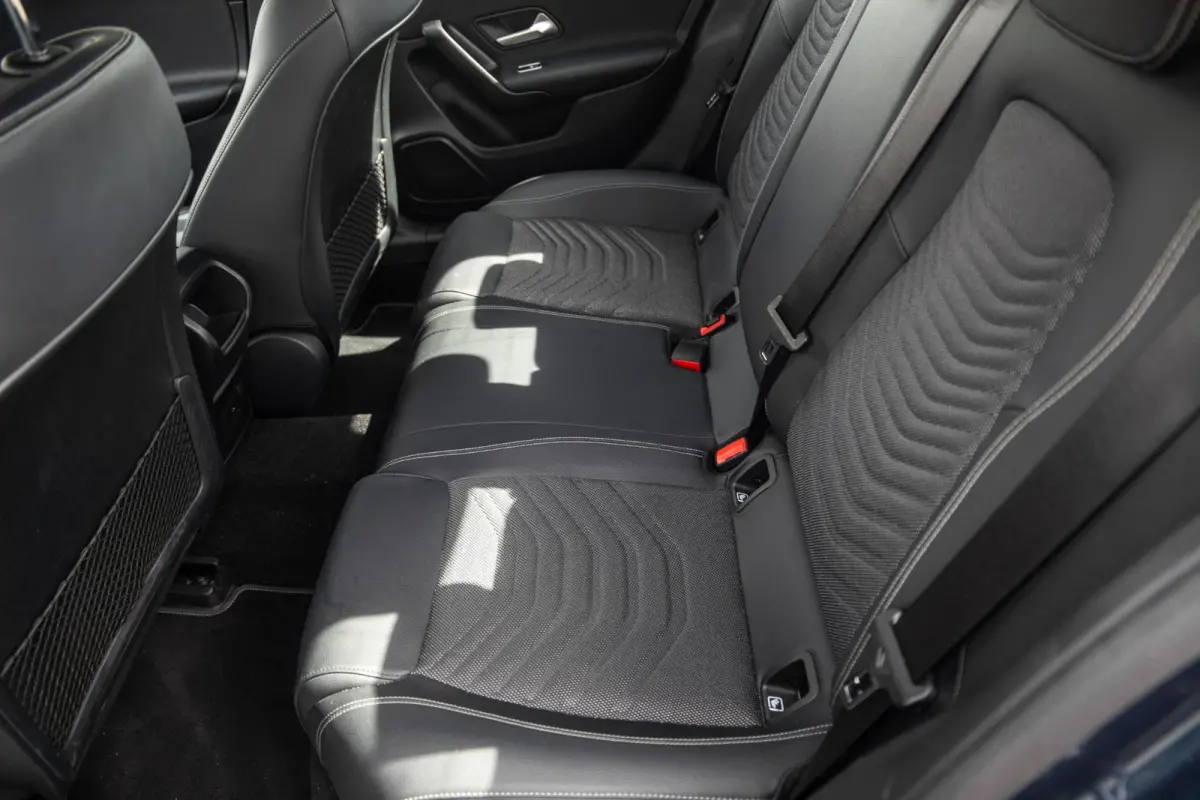 250 e Business Line CARPLAY / CAMERA / LEER / DEALER ONDERHOUDEN