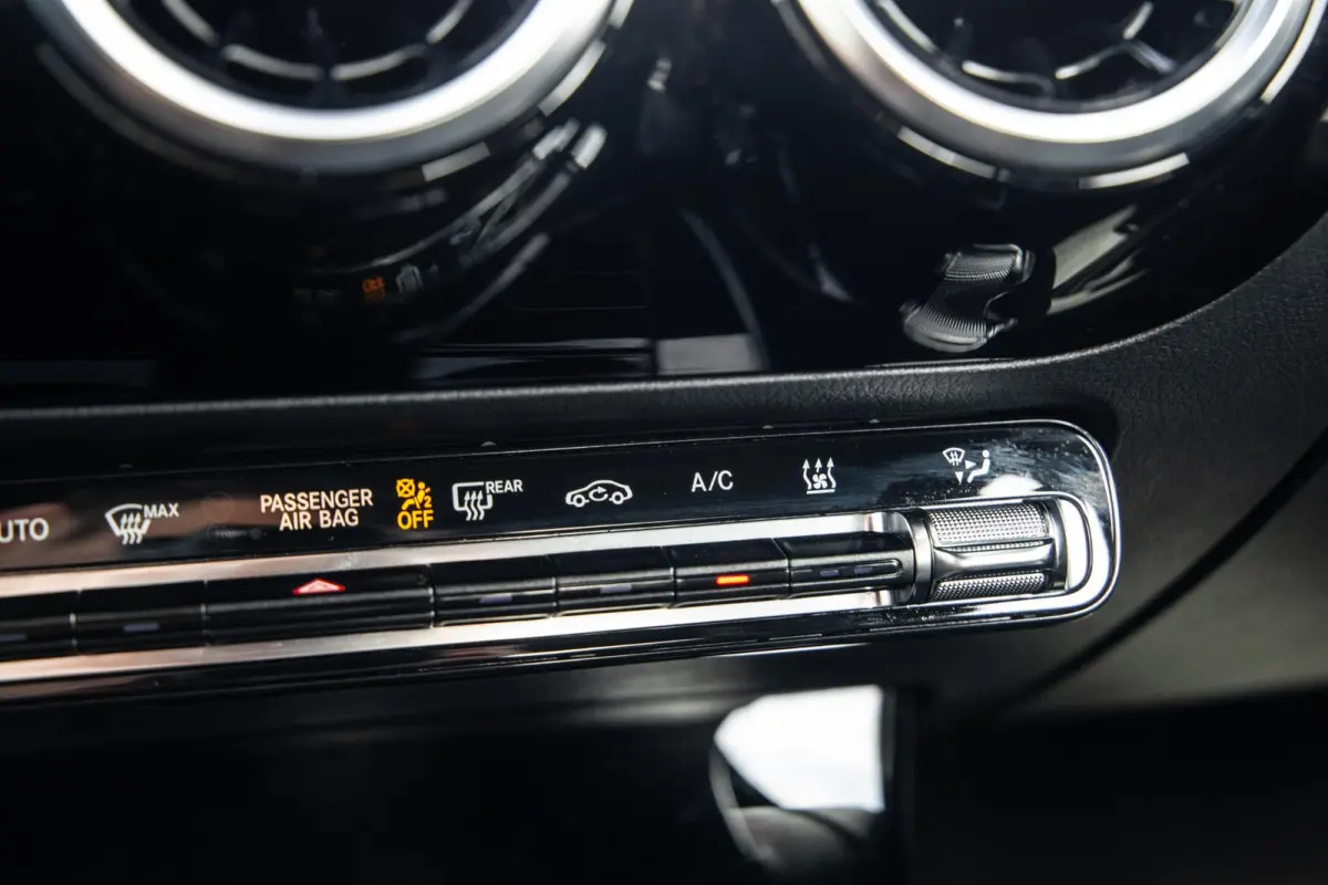 250 e Business Line CARPLAY / CAMERA / LEER / DEALER ONDERHOUDEN