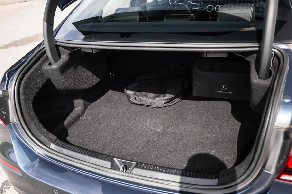 250 e Business Line CARPLAY / CAMERA / LEER / DEALER ONDERHOUDEN
