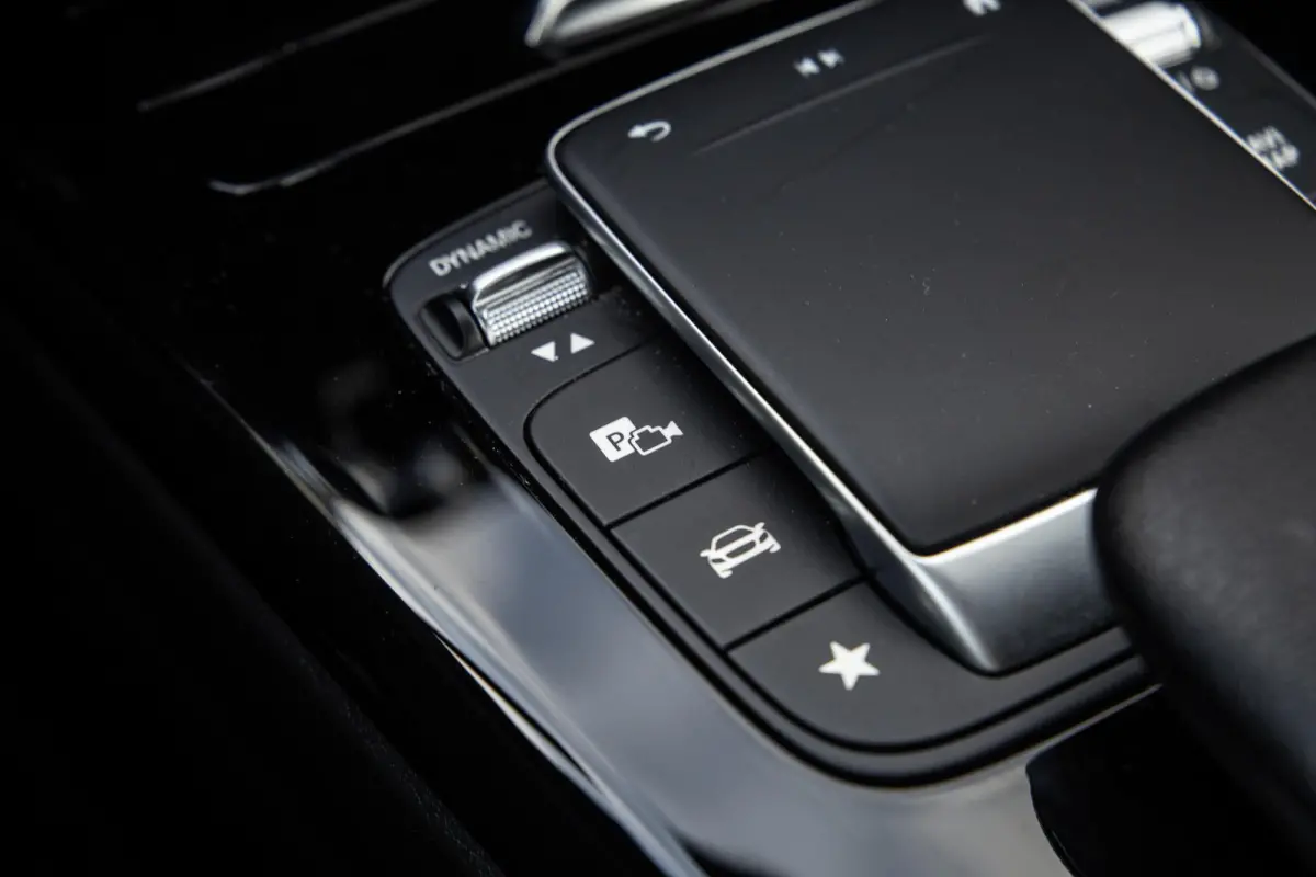 250 e Business Line CARPLAY / CAMERA / LEER / DEALER ONDERHOUDEN