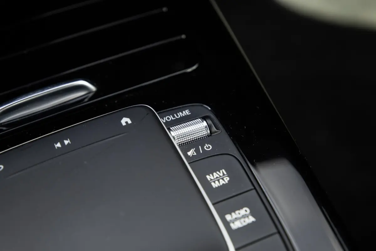 250 e Business Line CARPLAY / CAMERA / LEER / DEALER ONDERHOUDEN