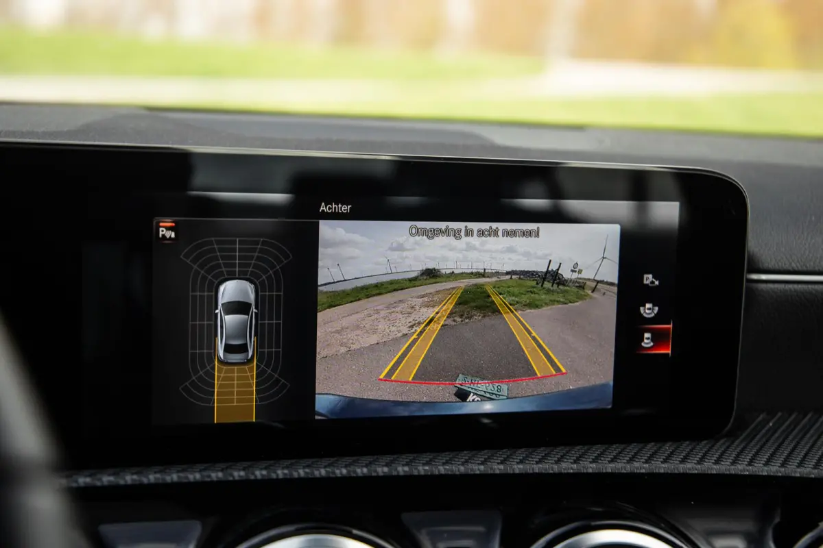 250 e Business Line CARPLAY / CAMERA / LEER / DEALER ONDERHOUDEN