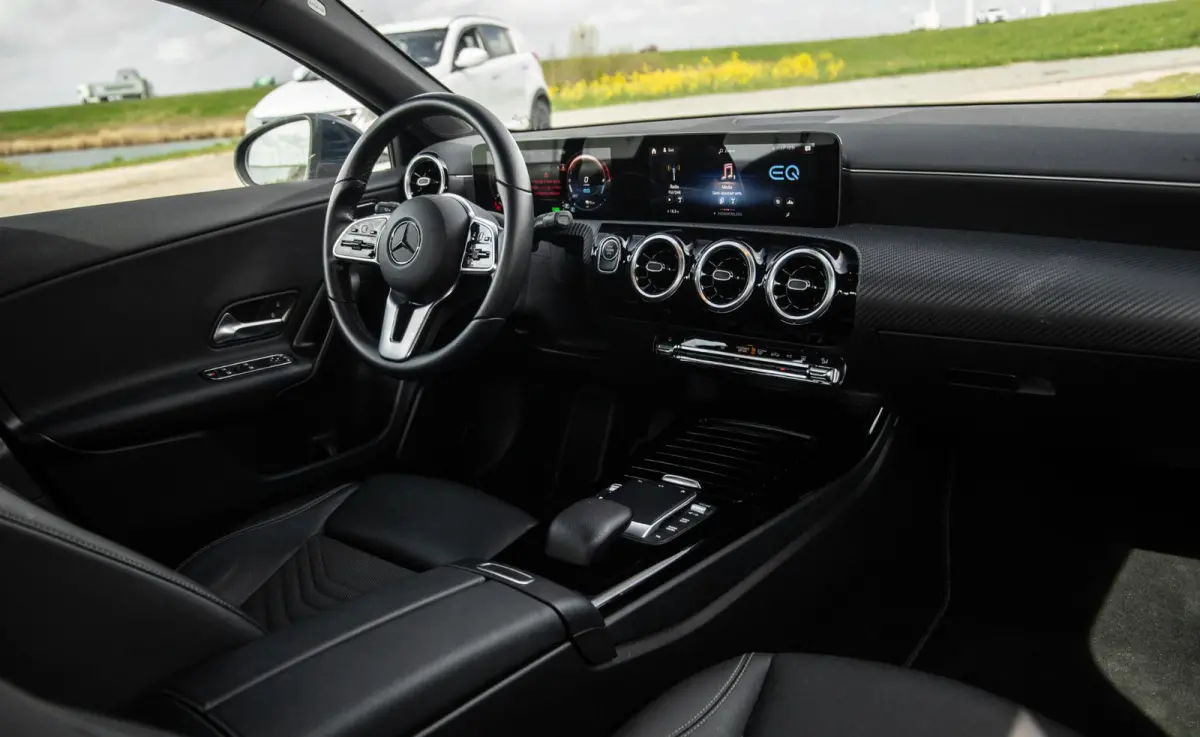 250 e Business Line CARPLAY / CAMERA / LEER / DEALER ONDERHOUDEN