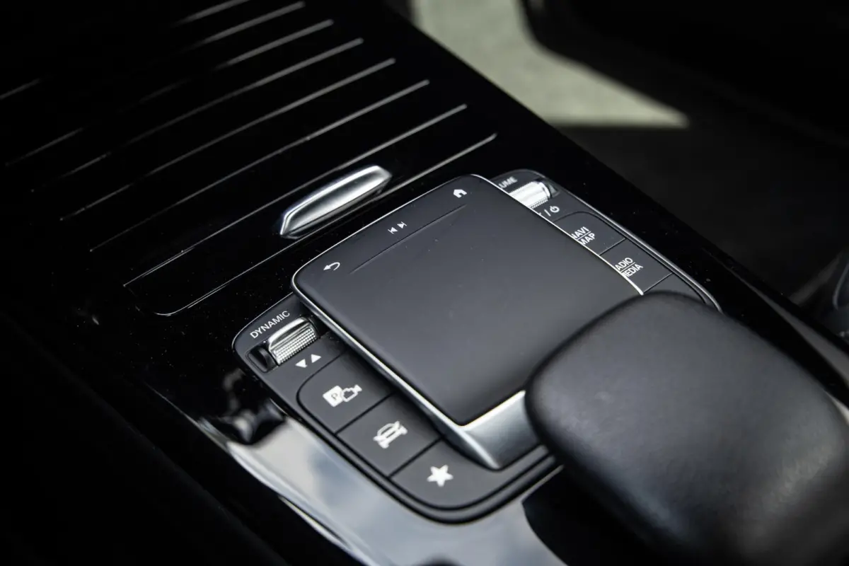 250 e Business Line CARPLAY / CAMERA / LEER / DEALER ONDERHOUDEN