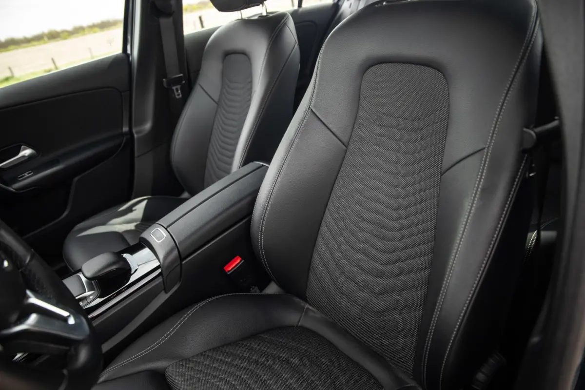 250 e Business Line CARPLAY / CAMERA / LEER / DEALER ONDERHOUDEN