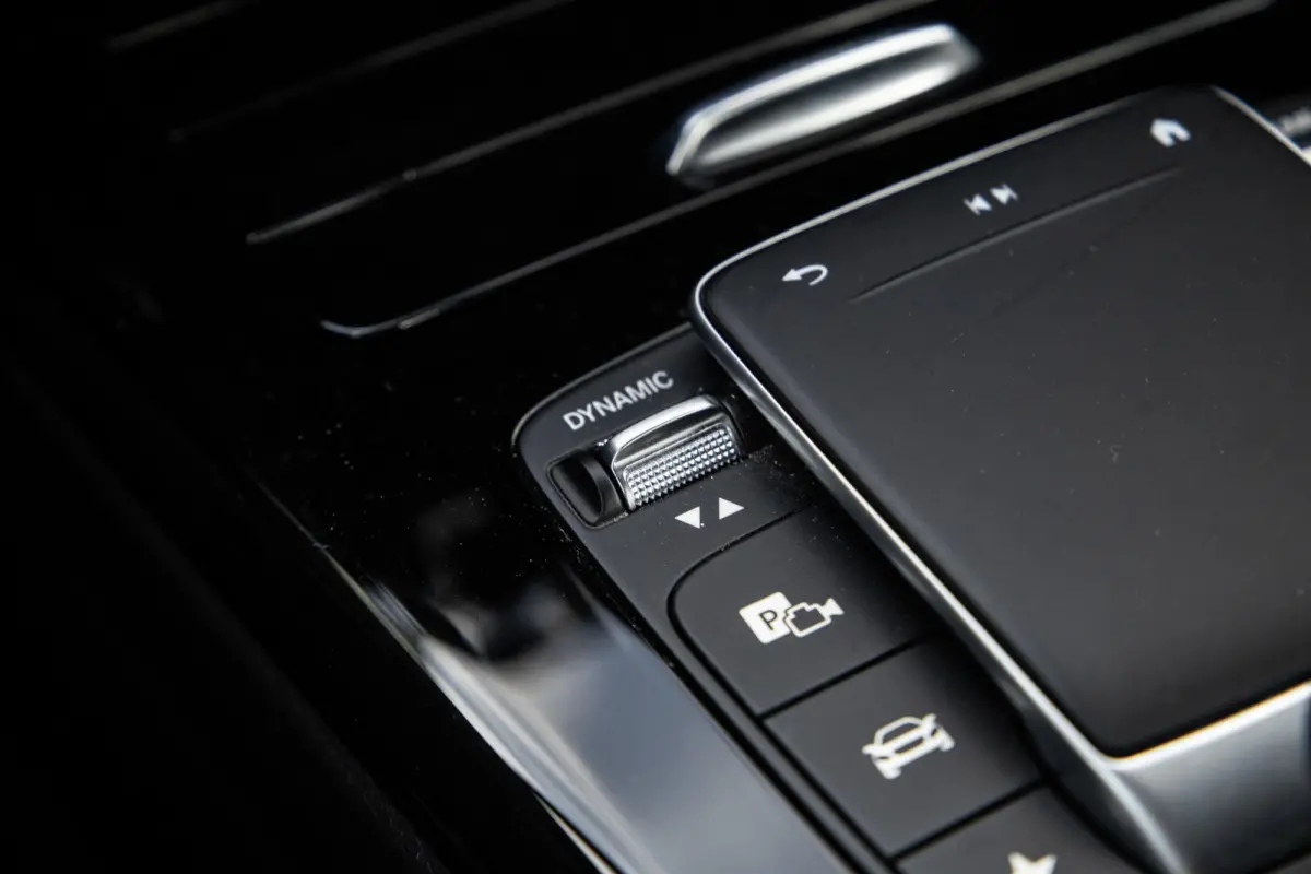 250 e Business Line CARPLAY / CAMERA / LEER / DEALER ONDERHOUDEN