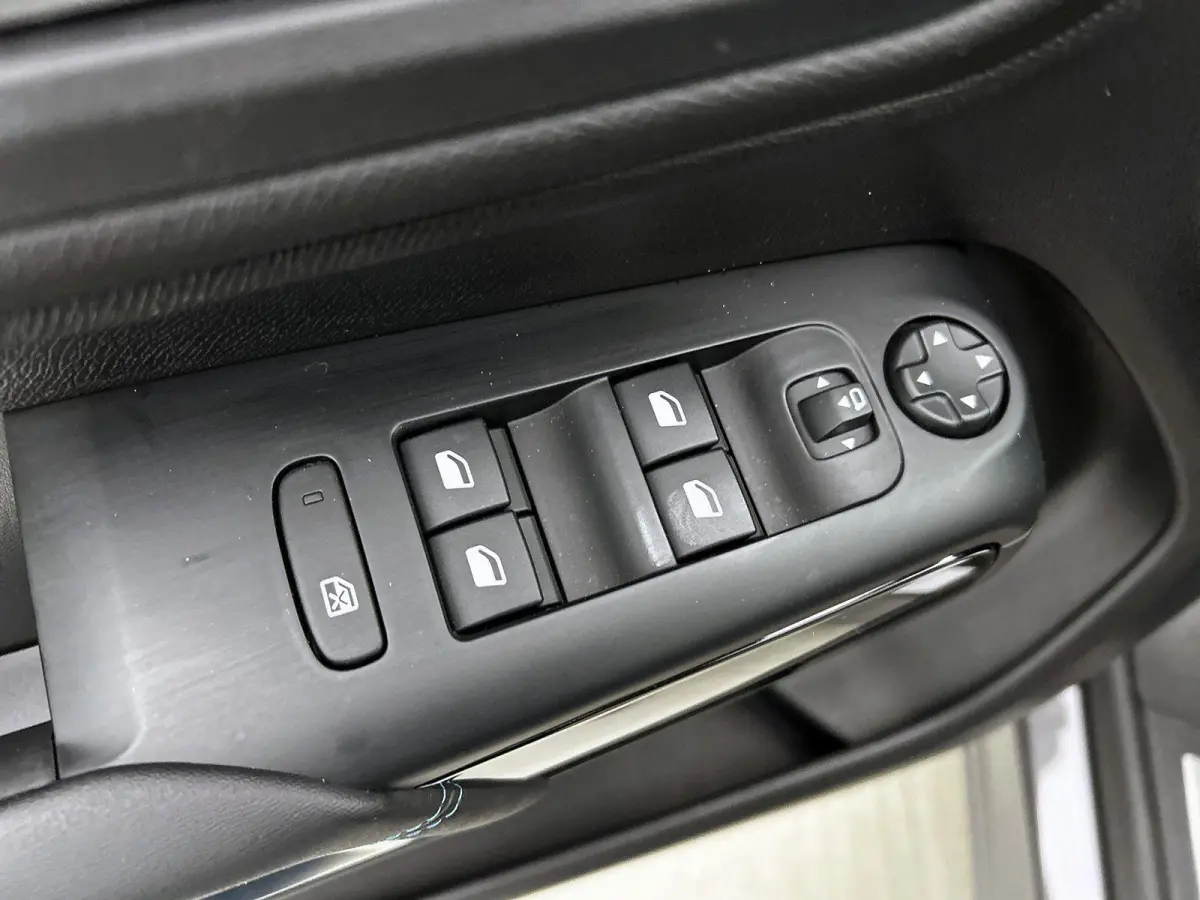 1.2 Shine 130pk Automaat | 1ste Eigenaar | Elektrische Bestuurdersstoel | Schuif-/Kanteldak | Elektrische Klep | Navigatie | Adaptieve Cruise Control | Stoelverwarming | 19"LMV | Full-LED | 