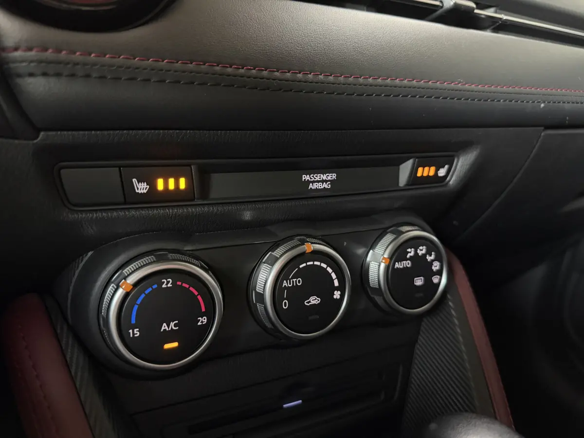 2.0 SkyActiv-G 120 GT-M Navi | 18inch | Camera | HUD | Stoelverwarming | ACC | Dodehoek | 100% Onderhouden!
