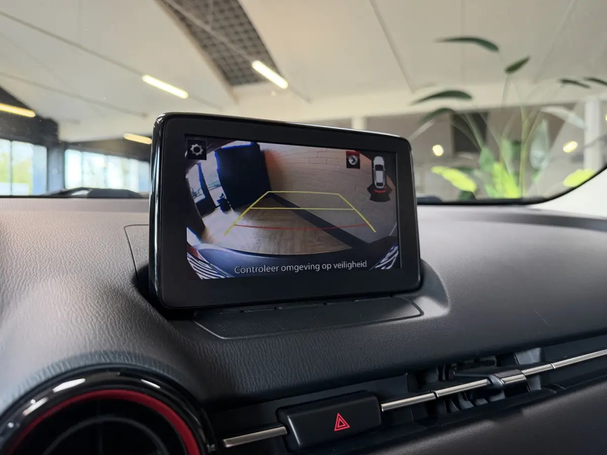 2.0 SkyActiv-G 120 GT-M Navi | 18inch | Camera | HUD | Stoelverwarming | ACC | Dodehoek | 100% Onderhouden!