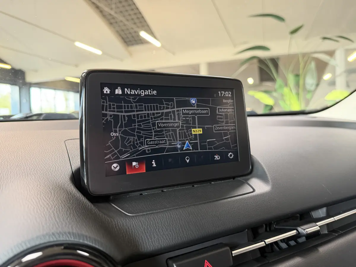 2.0 SkyActiv-G 120 GT-M Navi | 18inch | Camera | HUD | Stoelverwarming | ACC | Dodehoek | 100% Onderhouden!