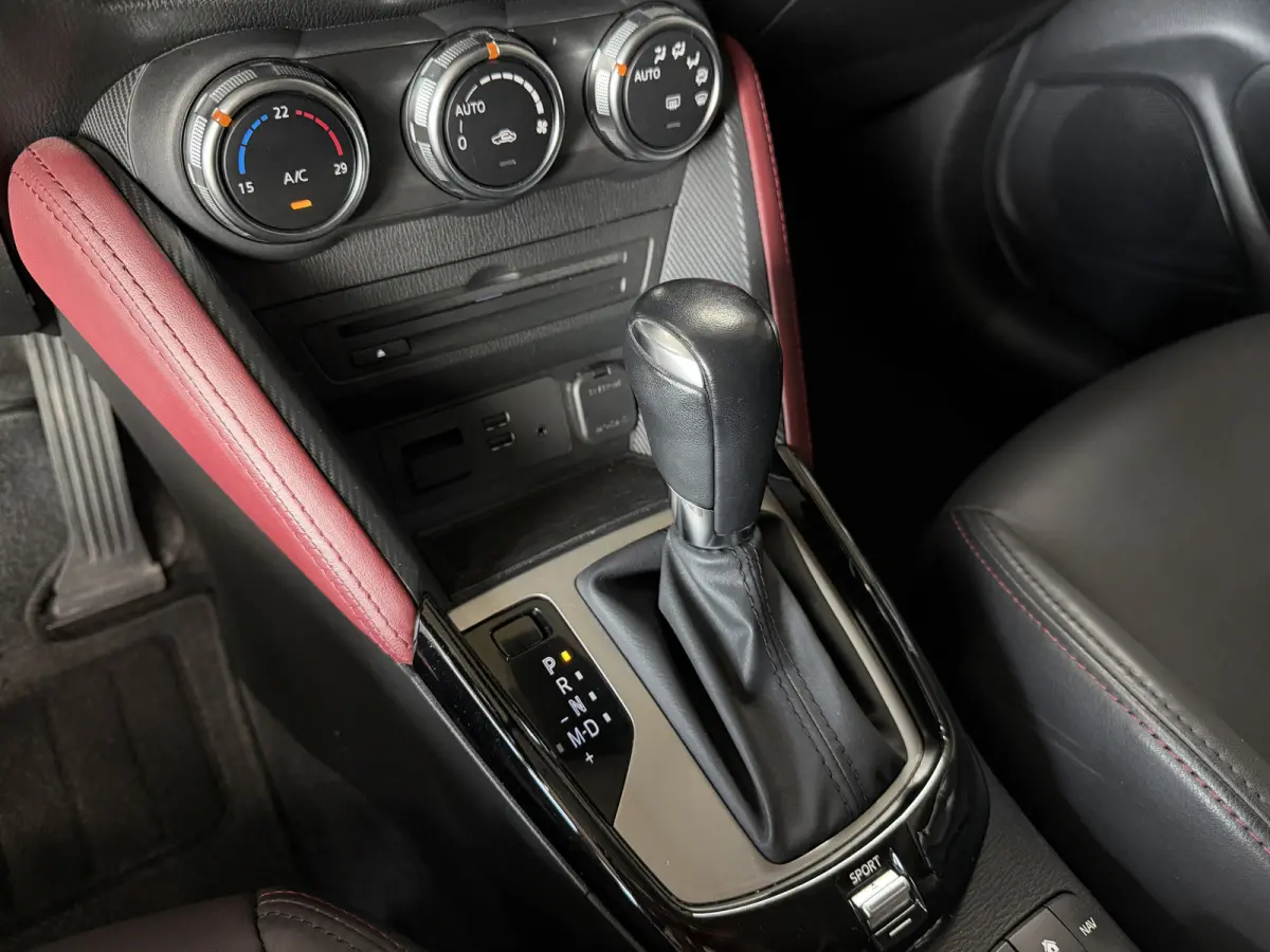 2.0 SkyActiv-G 120 GT-M Navi | 18inch | Camera | HUD | Stoelverwarming | ACC | Dodehoek | 100% Onderhouden!