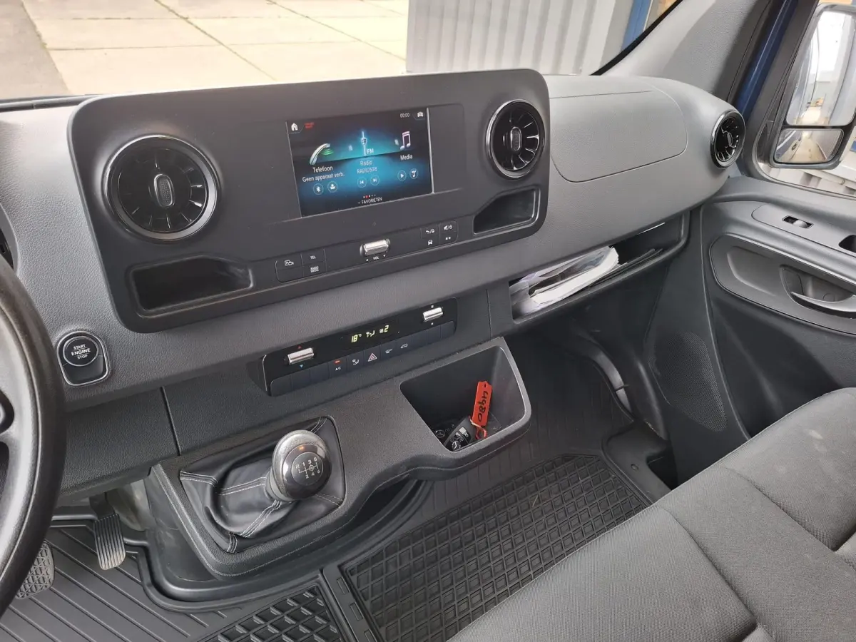 311 2.2 CDI L2H2 AIRCO / CAMERA / 3 ZITS / DEALER ONDERHOUDEN / NAVI