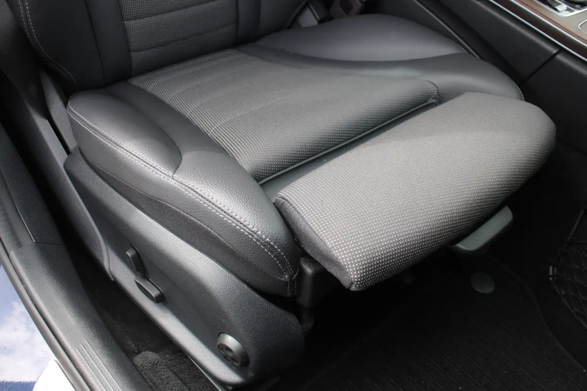 300e AUT9 AMG Line KEY-LESS GO COMAND CARPLAY
