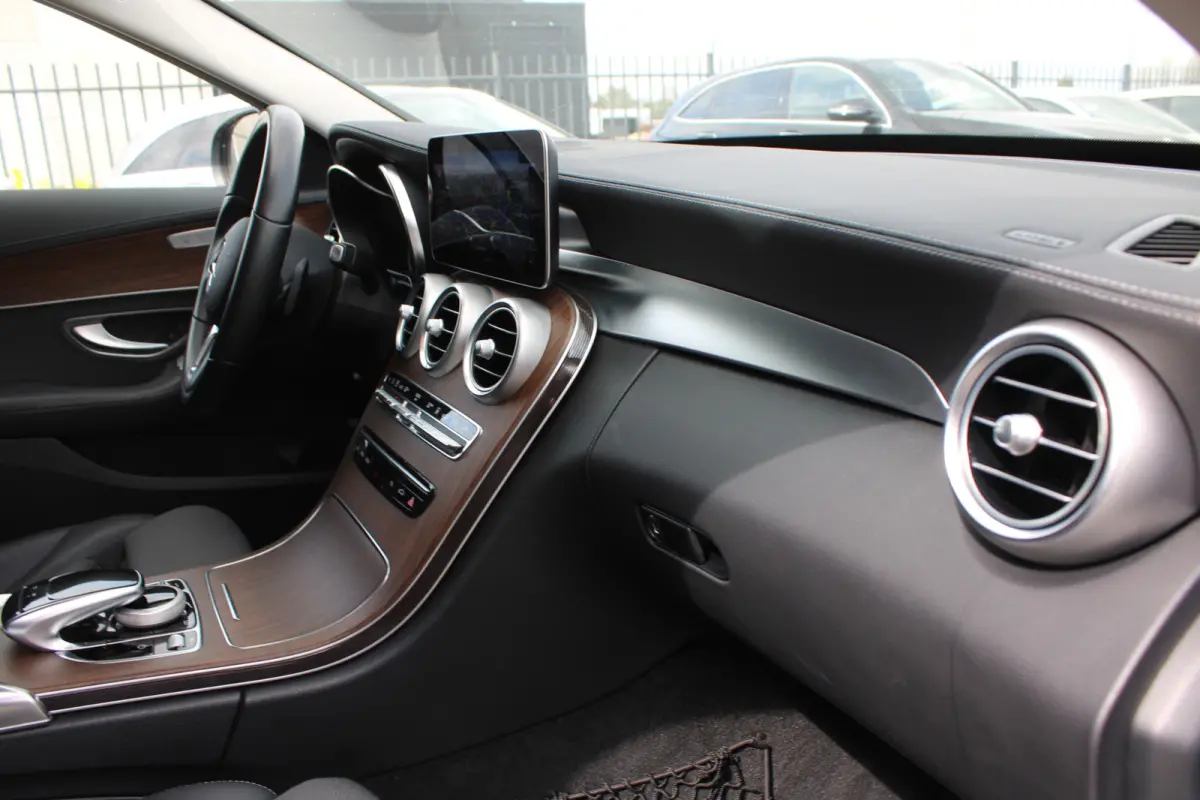 300e AUT9 AMG Line KEY-LESS GO COMAND CARPLAY